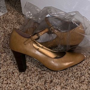 Brown Maryjane pumps